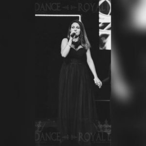La cantante scillese Francesca Bova in una recente esibizione