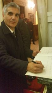 Il sindaco Calabrò firma il documento sottorscritto da papa Francesco