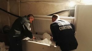 Agenti durante i controlli
