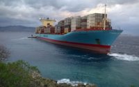 SCILLA Portacontainer si incaglia tra gli scogli
