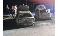 Paura nella notte sul lungomare di Scilla: due auto prendono fuoco